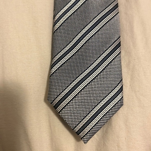 Hugo Boss 100% silk tie - Picture 2 of 3